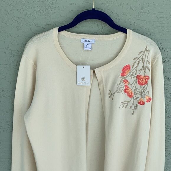 Anna Rose Sz M Sweater NWT Clasp On Front - Picture 3 of 13